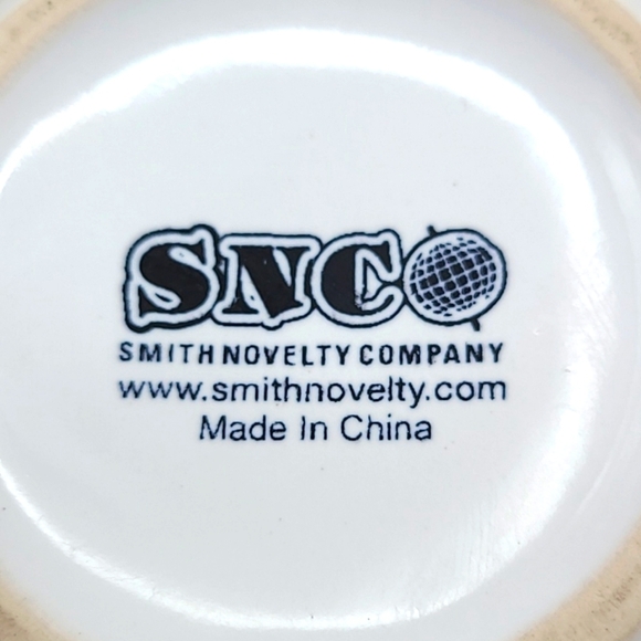 White Mugs with a Classic Black Fleur-de-lis, Set of 2 - Picture 6 of 6